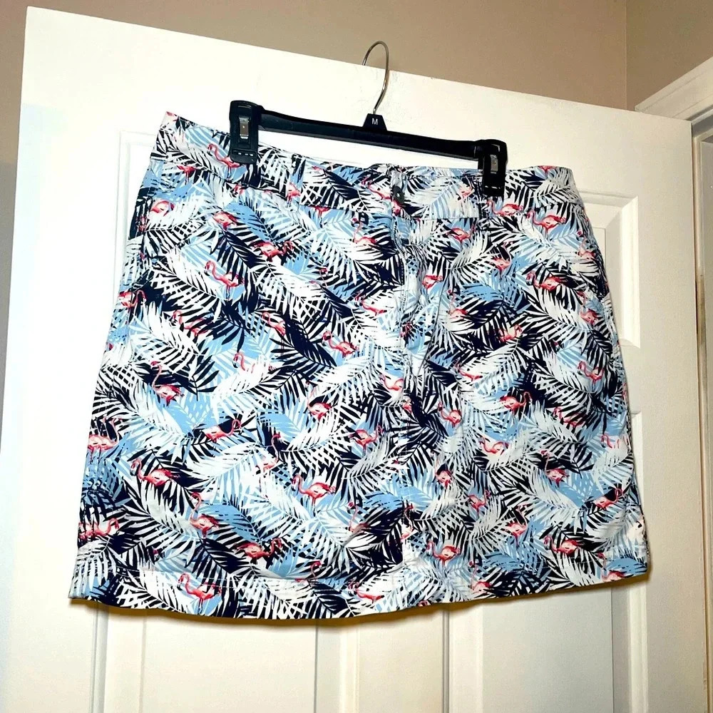 Christopher Banks Woman’s Petite Size 16P Blue/White Print Cotton SKORT Flamingo